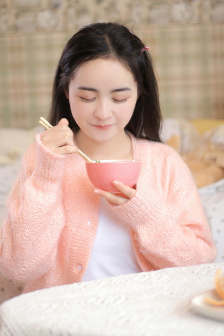 苏炳添身披国旗哽咽:完成了梦想